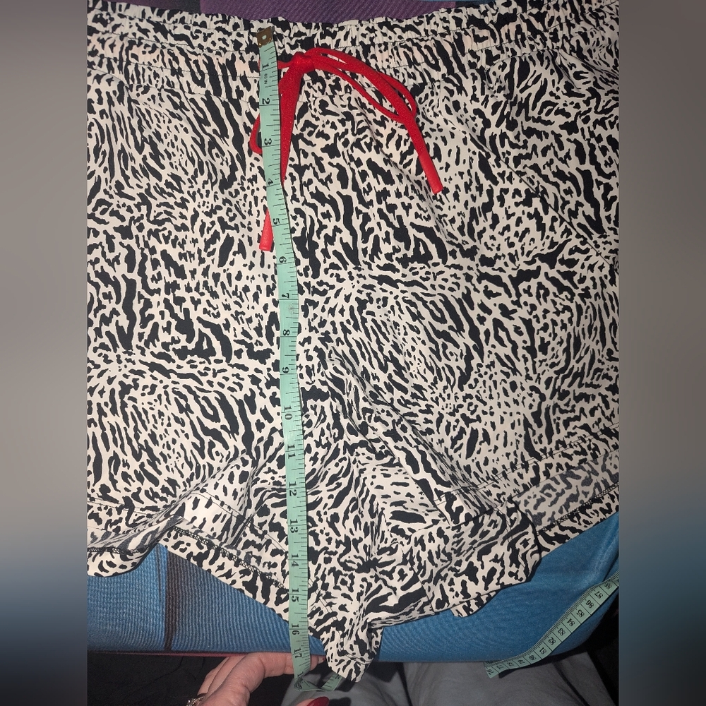 FABLETICS Mid-Rise Quick-dry Drawstring Shorts 2X… - image 6